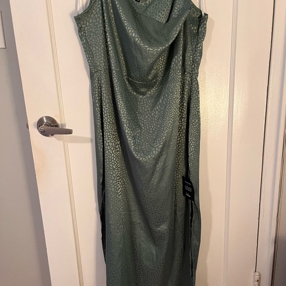 NWT Lulus Satin Cowl Neck Midi Satin Dress - Picture 2 of 6